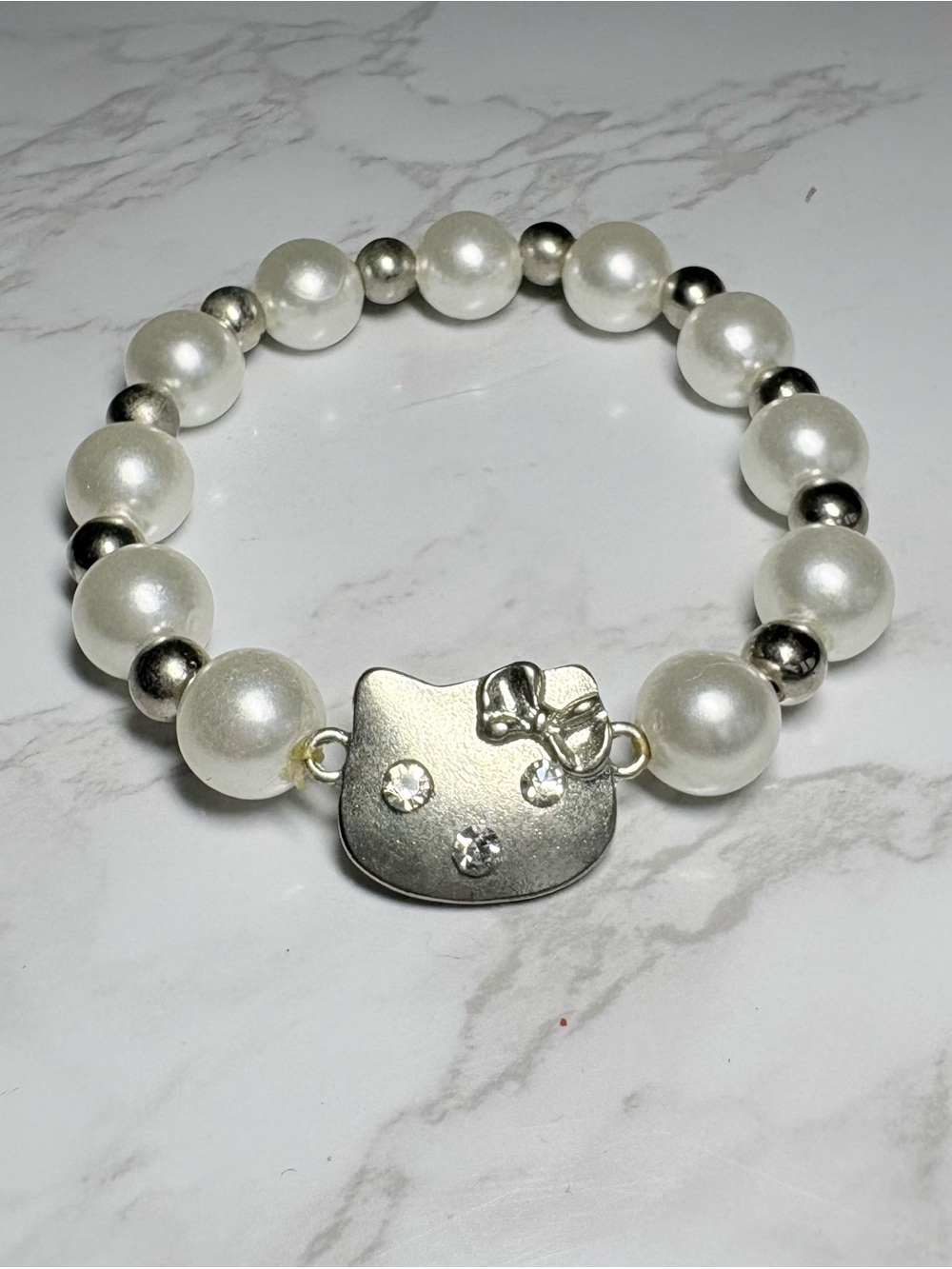 Pearl Bead Hello Kitty Charm Bracelet - White & Silver